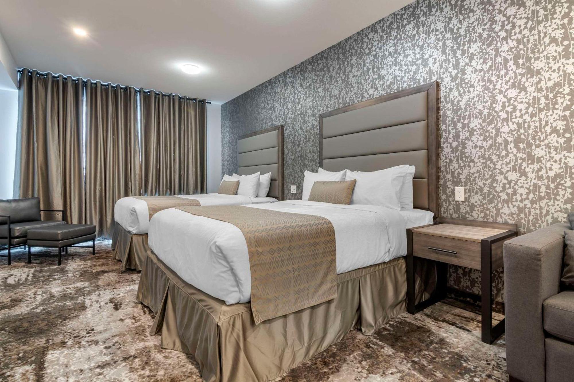 The Hue Hotel, Ascend Hotel Collection Kamloops Bagian luar foto
