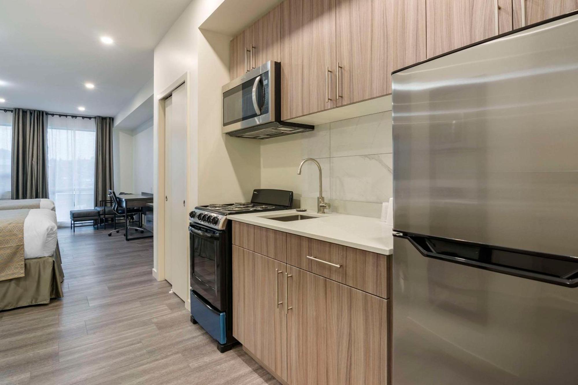 The Hue Hotel, Ascend Hotel Collection Kamloops Bagian luar foto