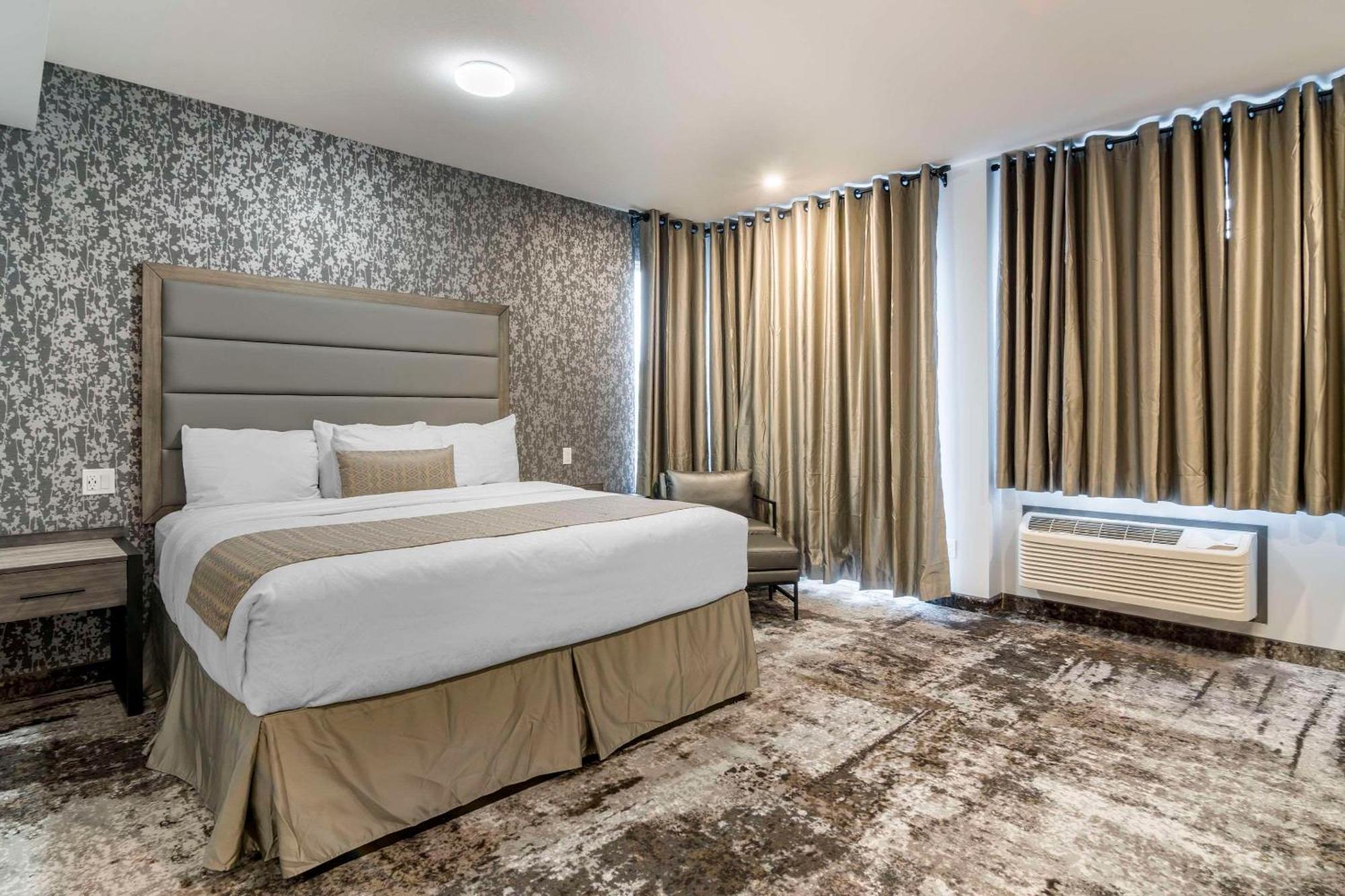 The Hue Hotel, Ascend Hotel Collection Kamloops Bagian luar foto
