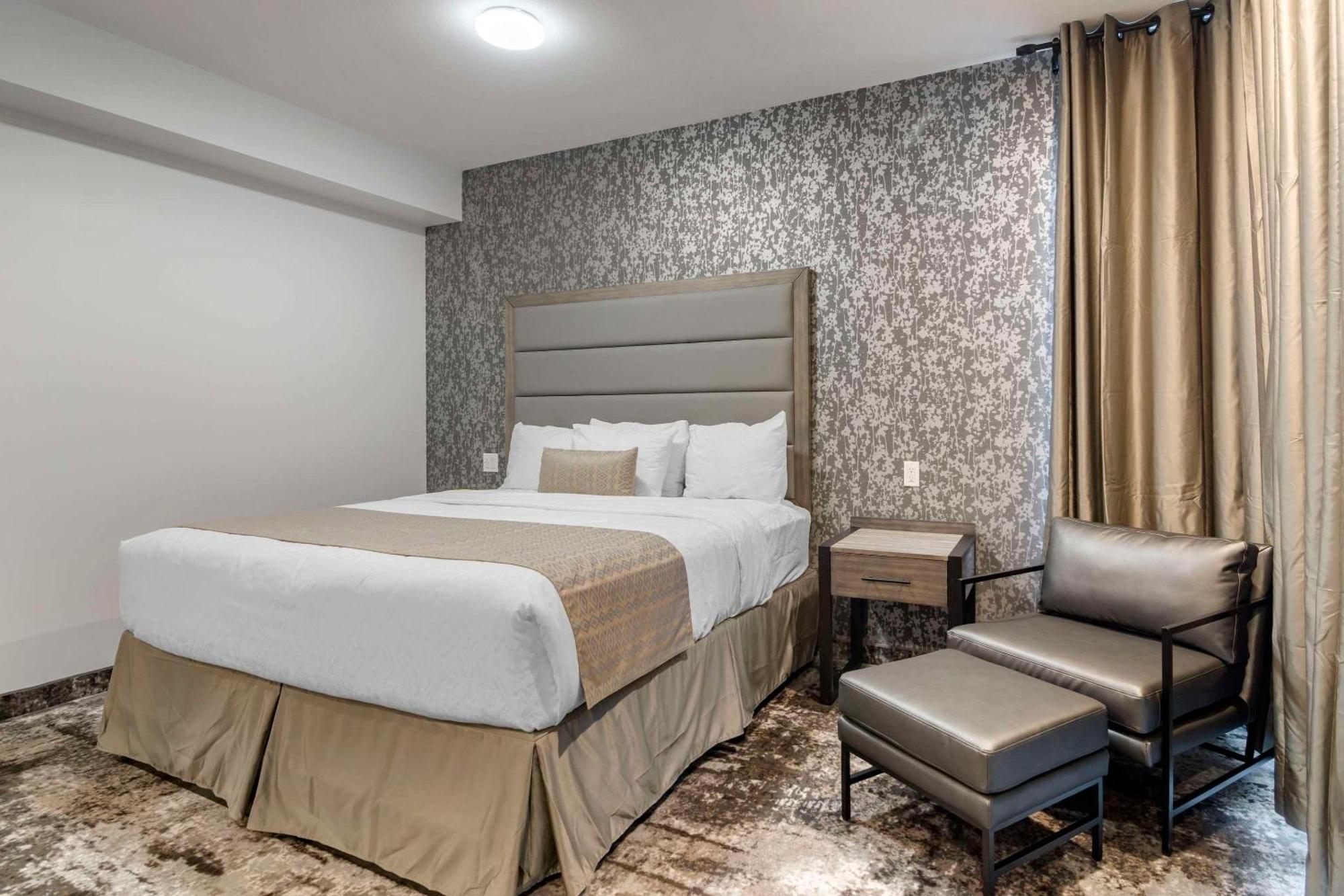 The Hue Hotel, Ascend Hotel Collection Kamloops Bagian luar foto